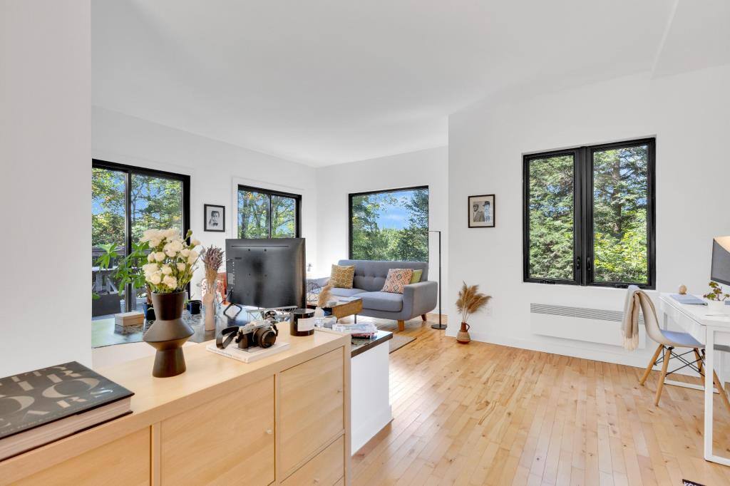 Une maison moderne sur le bord d’un lac, à vendre à Gore dans les