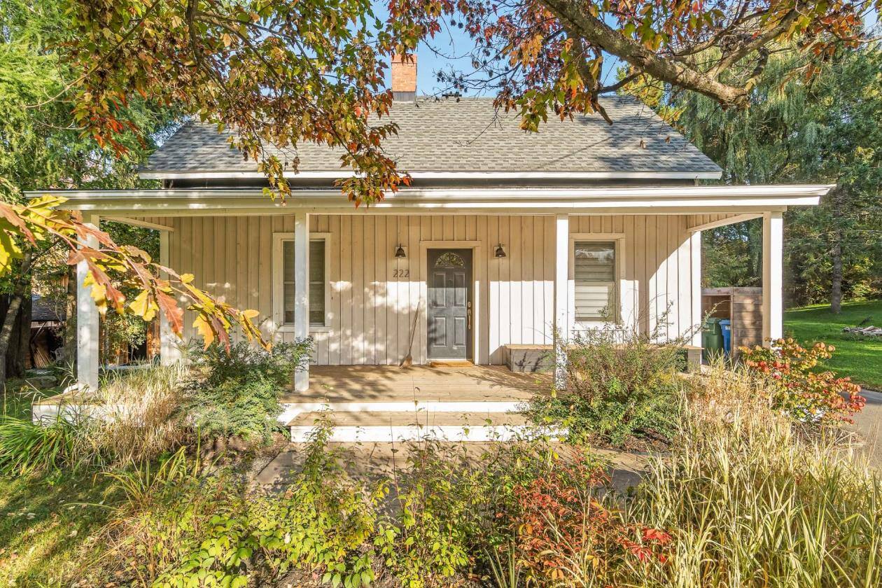 Une «farmhouse» impeccable à vendre pour 449 990$