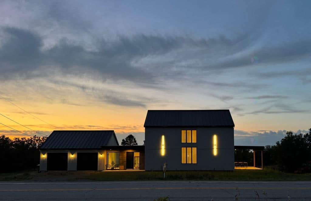 Une maison architecturale à vendre pour 699 000$