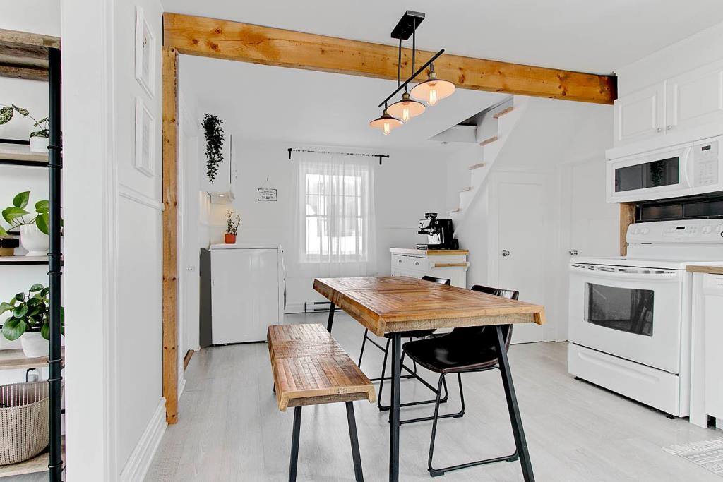 Une jolie maison toute blanche à vendre à 209 800$