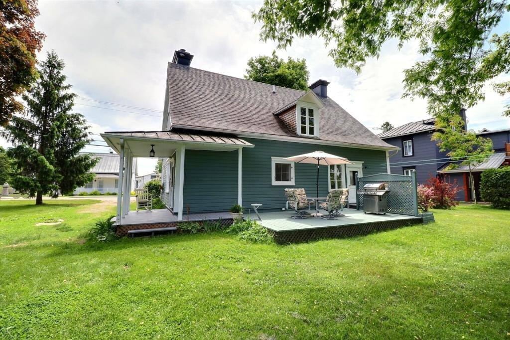 Une maison centenaire à vendre pour 379 800$