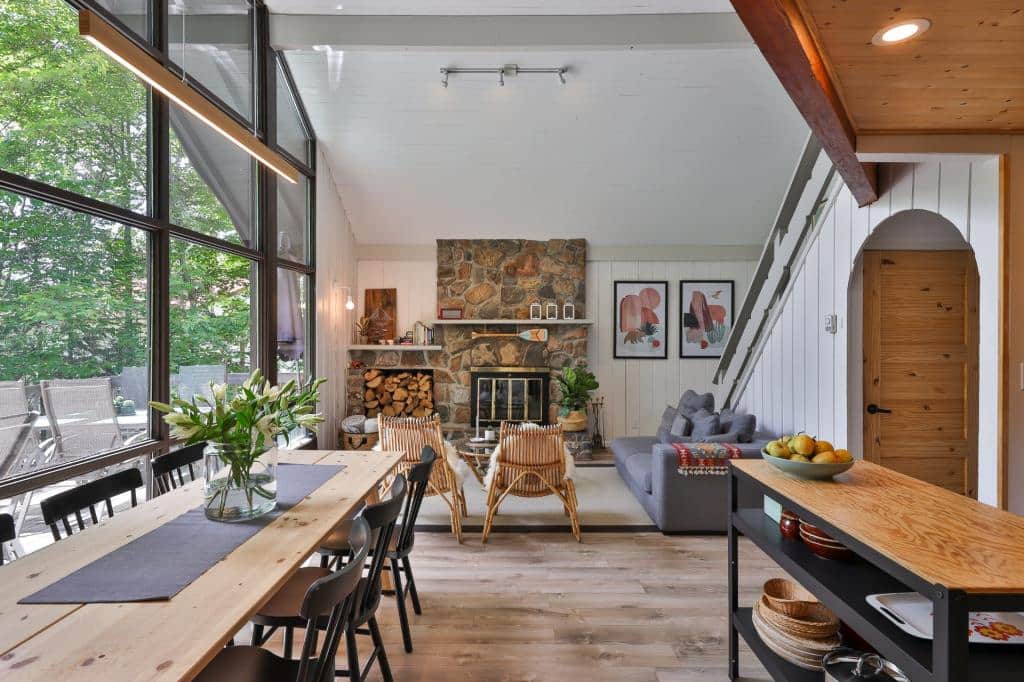 Un chalet rénové sur le bord de l'eau à 449 000$ 