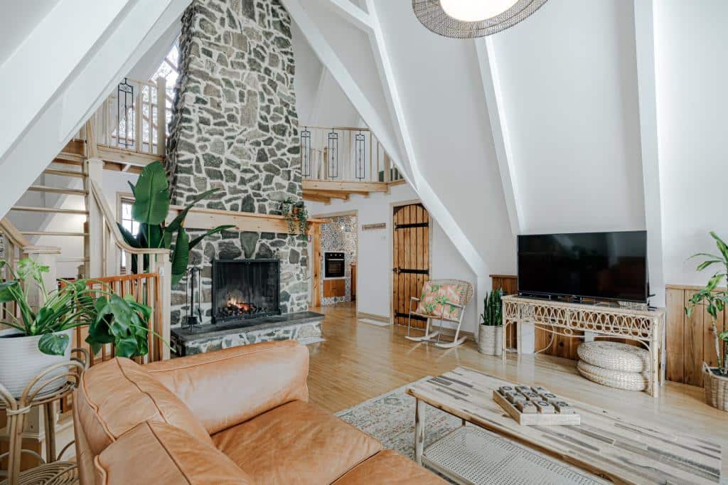 Un splendide chalet en «A» près d’un lac, à vendre à SainteJulienne