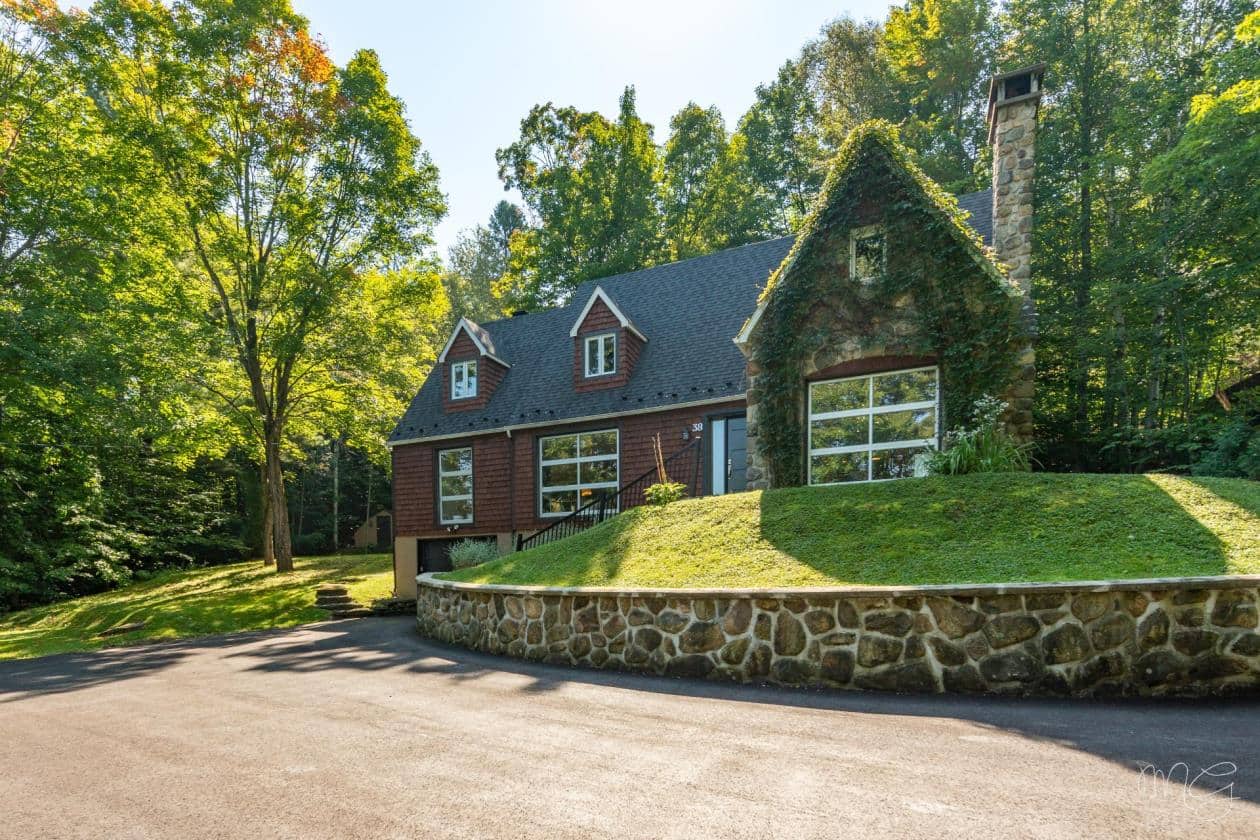 Une maison rénovée à vendre pour 829 000$ 