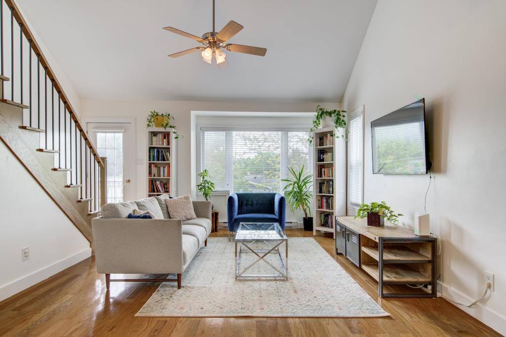 Un condo lumineux sur deux étages à vendre 399K$