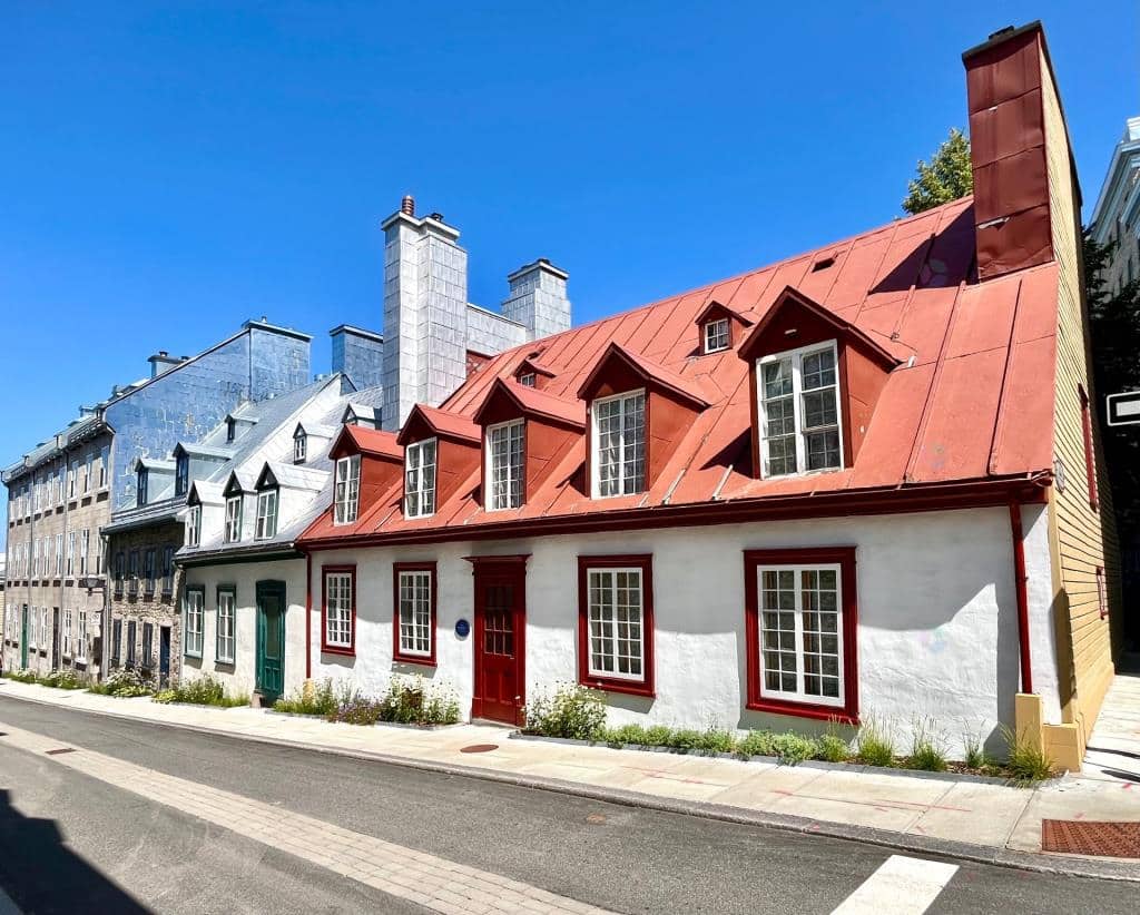 Une jolie maison du 18e siècle à vendre pour 825K$