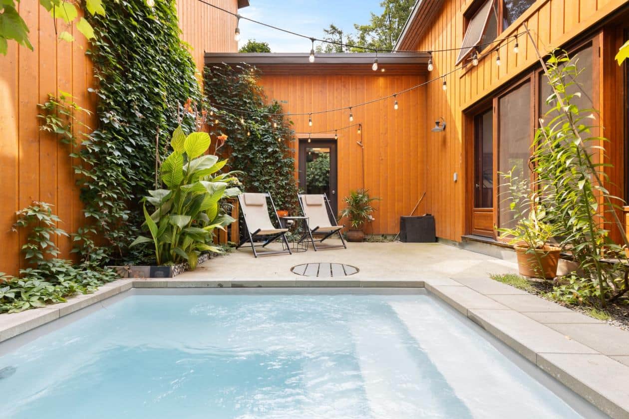 Une maison avec cour intérieure pour 874 900$