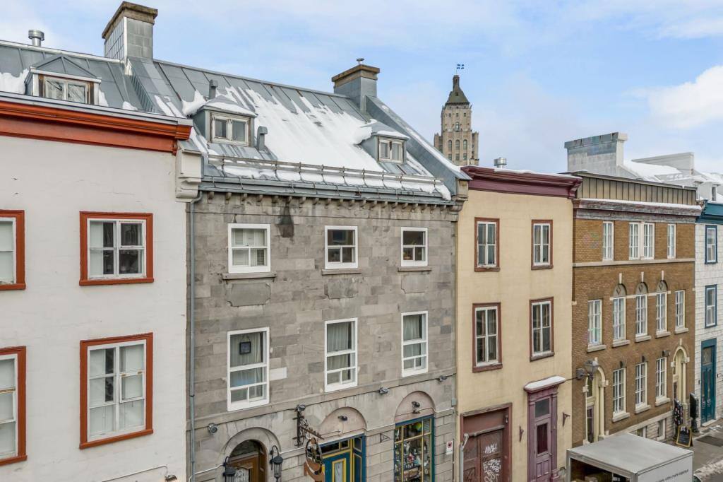 Un joli condo du 19e siècle à vendre