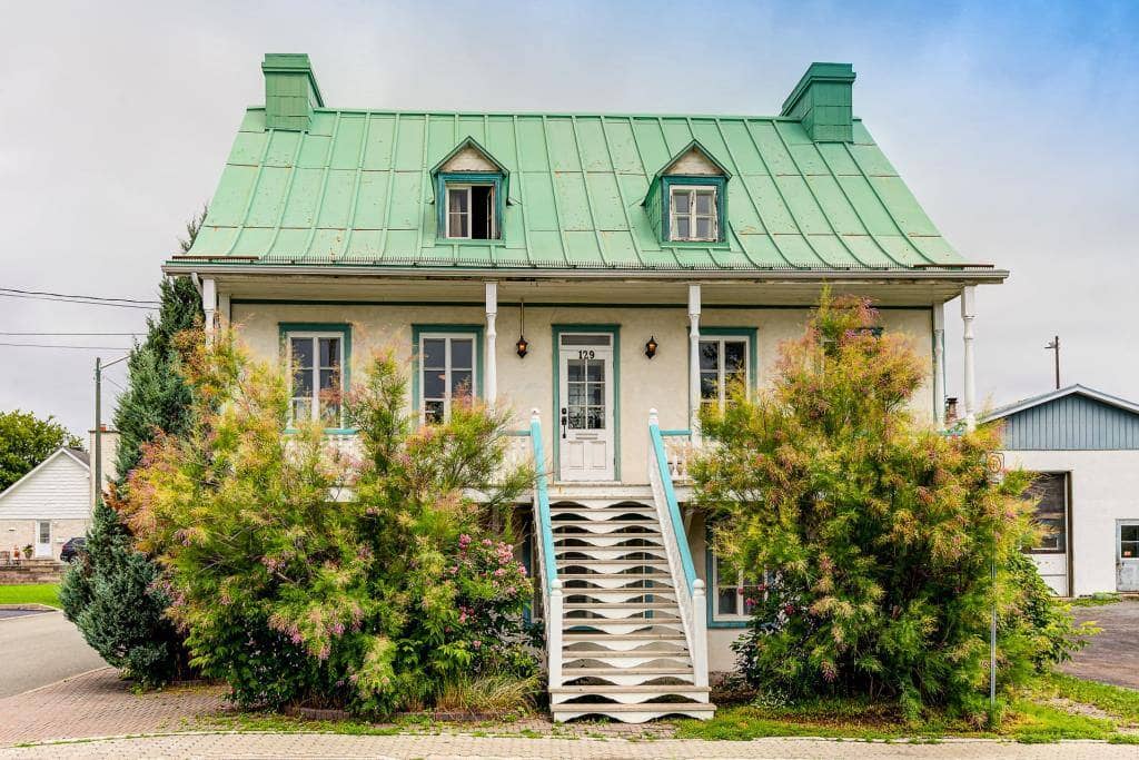 Maison au charme d’antan à vendre pour 499 900$
