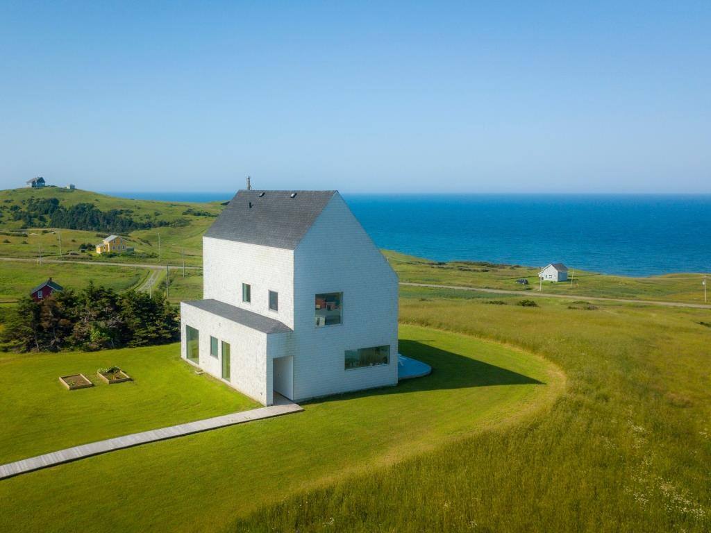 Une maison architecturale à vendre pour 1 375 000$