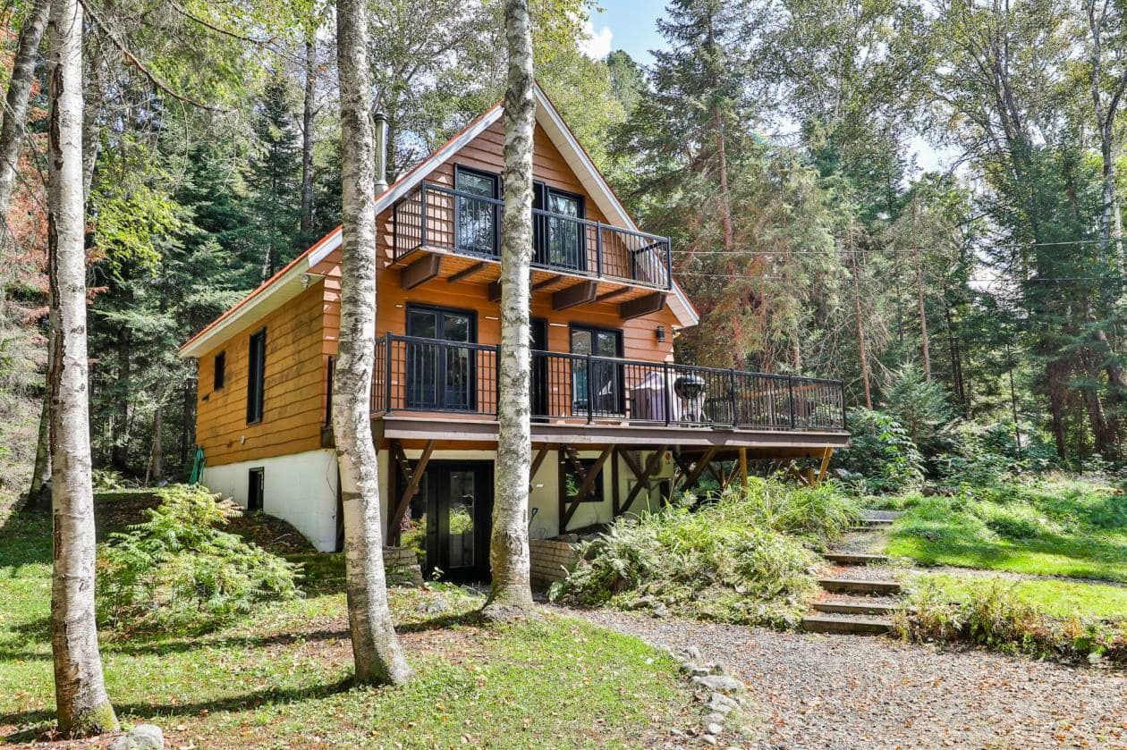 Une jolie maison rustique parfaite pour les amoureux de nature à vendre à SaintDonat pour 399