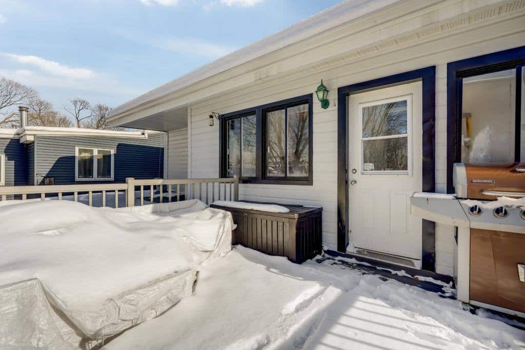 Lachine duplex avec piscine creusée et «pool house» JDM
