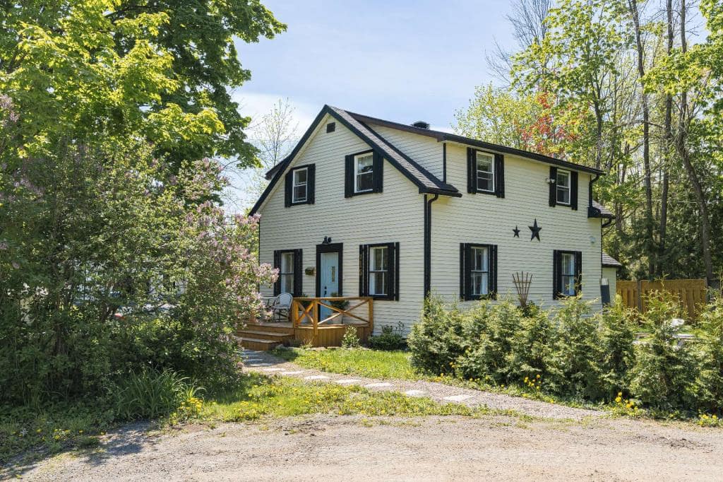 Une maison au style anglais à vendre pour 519 000$