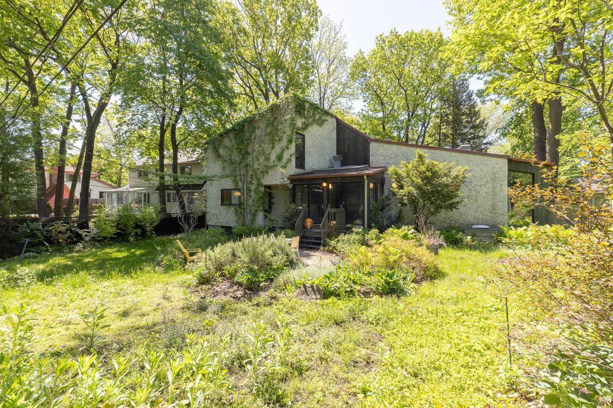 Une superbe maison d’architecte à vendre pour 1.2M