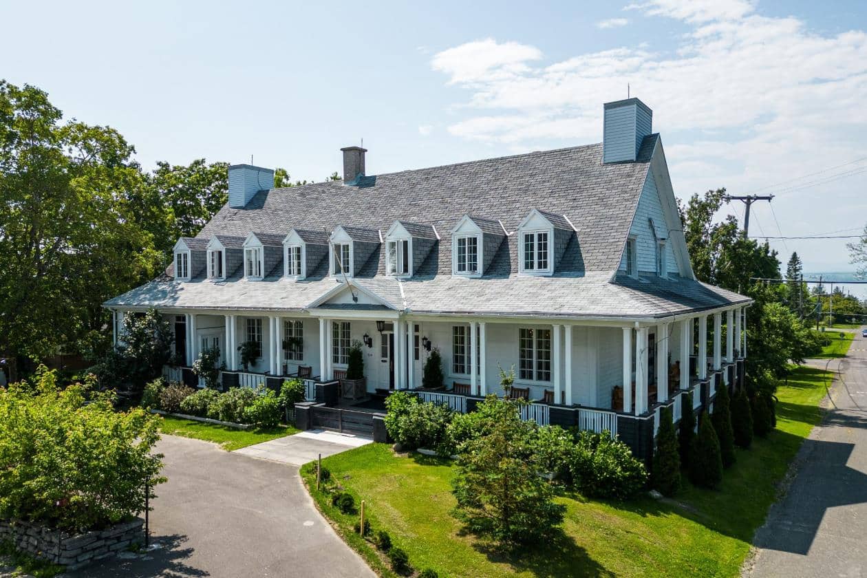 Un ancien presbytère à vendre pour 885k