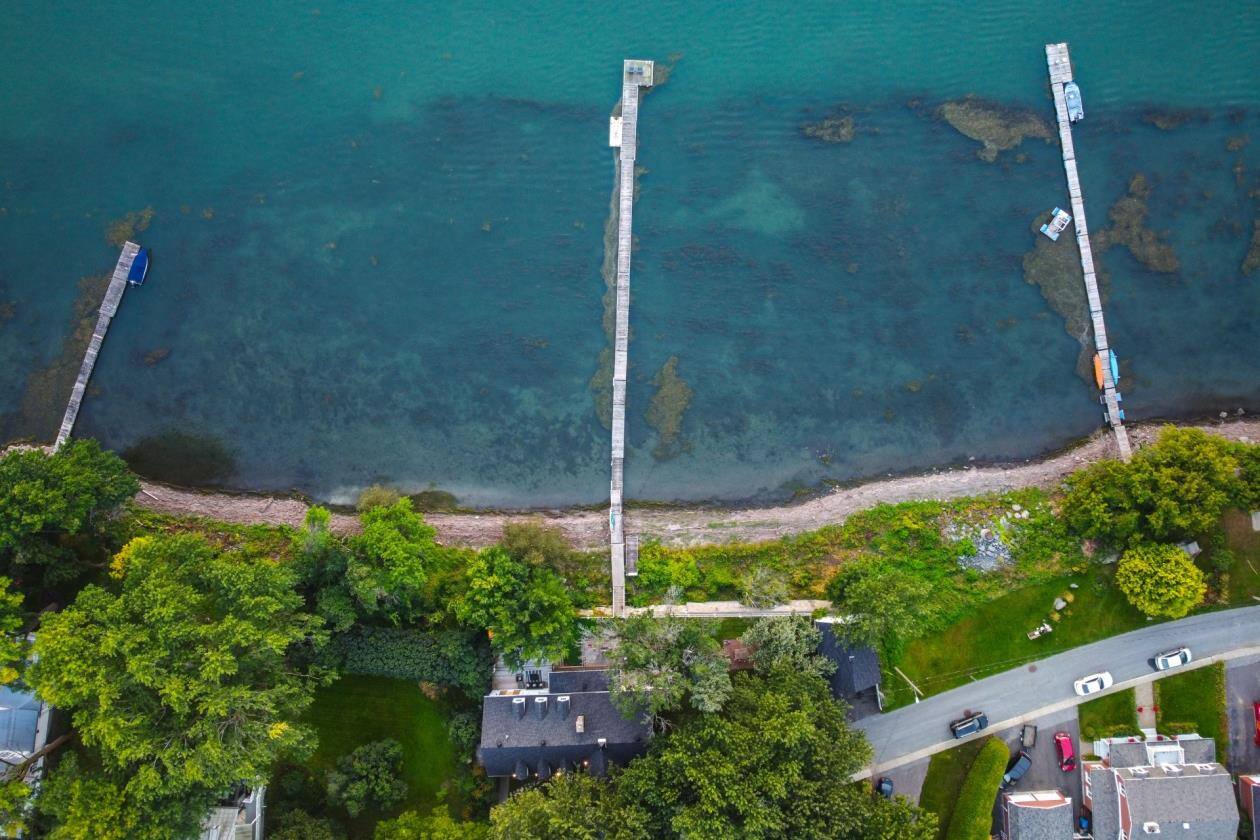 Une maison au bord de l’eau avec vue époustouflante sur le fleuve à