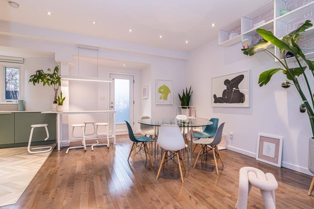 Une maison avec terrasse sur le toit à 1 199 000$