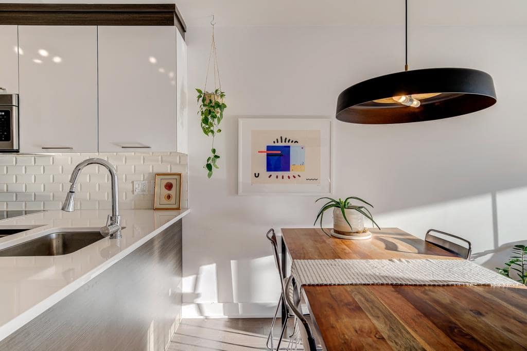 Un condo bien décoré, près du canal de Lachine dans SaintHenri, à