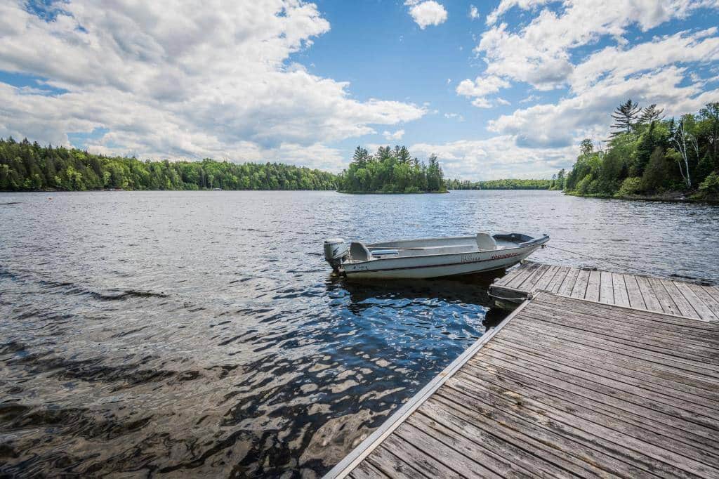 Une île privée avec un chalet 4 saisons à vendre sur le lac Lesage à