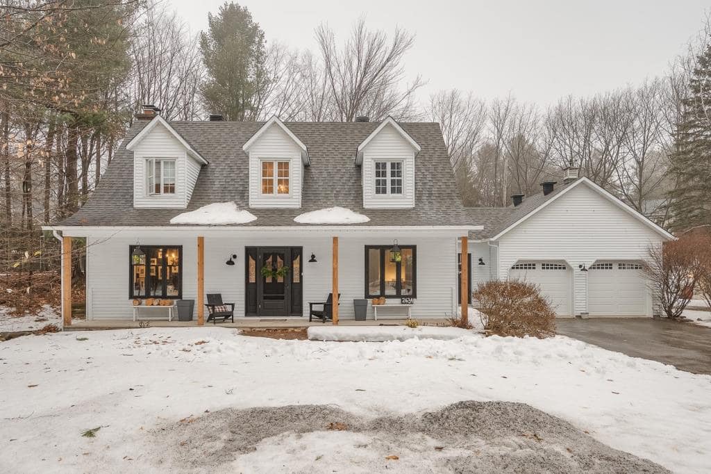 Une maison style ferme moderne à vendre pour 790K