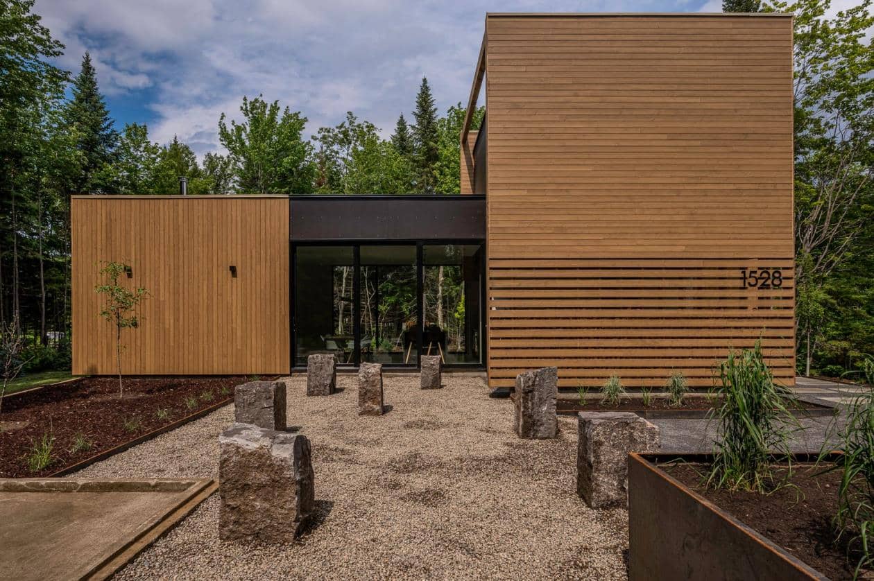 Un chalet moderne en nature à 699 000$ 