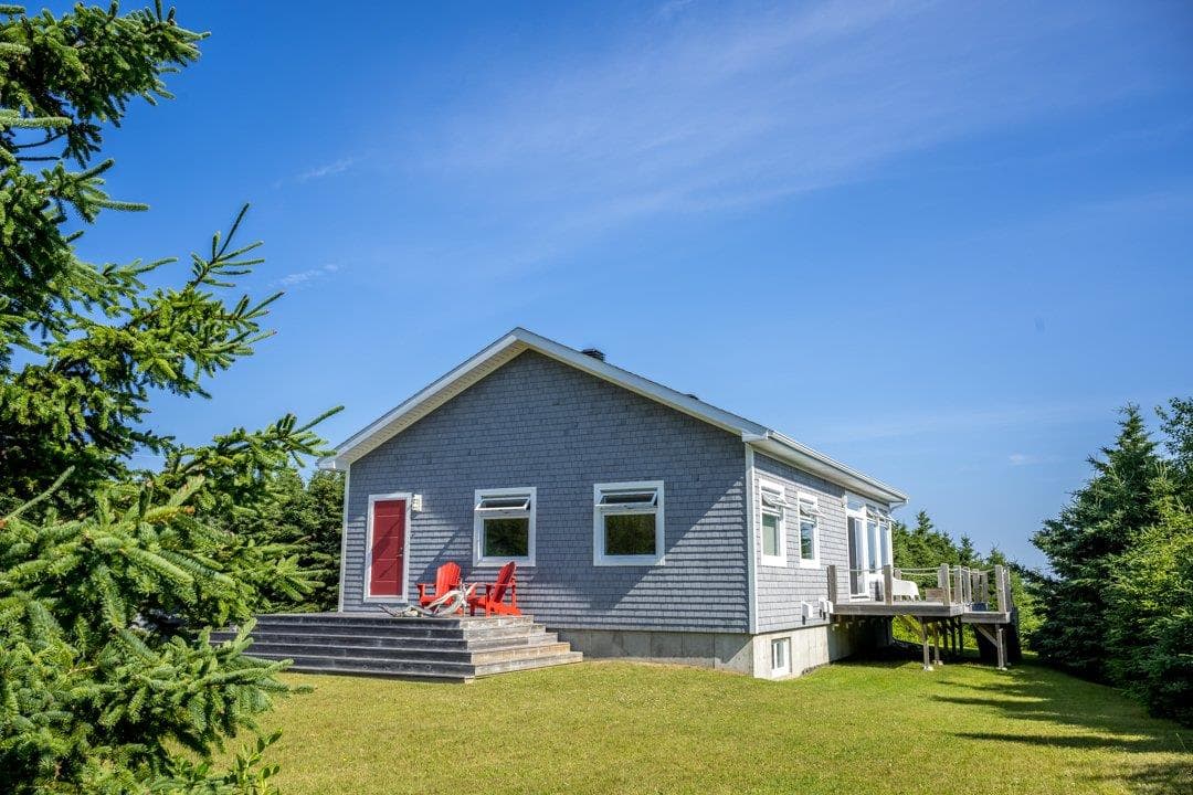Une incroyable maison située à HavreauxMaisons, aux ÎlesdelaMadeleine, à vendre 795 000