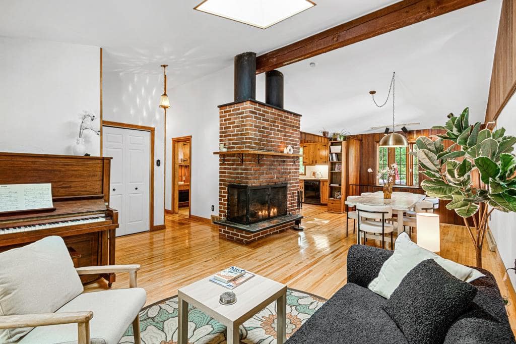 Une maison mid-century à vendre pour 550 000$