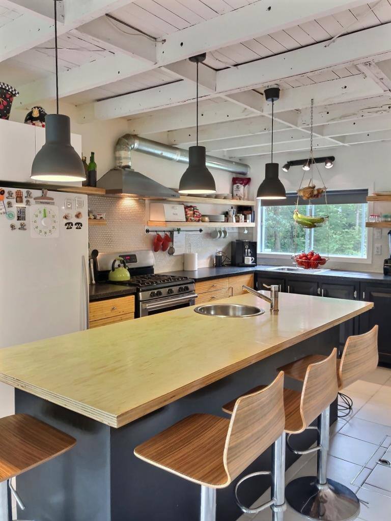 Un chalet au bord d'une rivière pour 289 500$