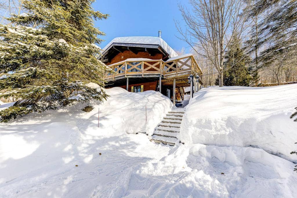 Un chalet de style autrichien à vendre à 339 000$