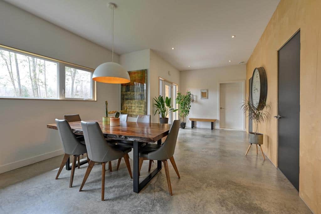 Une maison scandinave sur un immense terrain à vendre à SaintJoachim