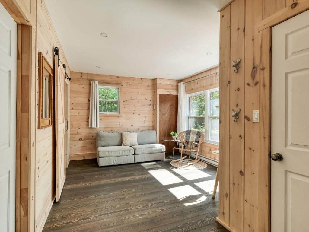 Cet animateur québécois vend son chaleureux chalet