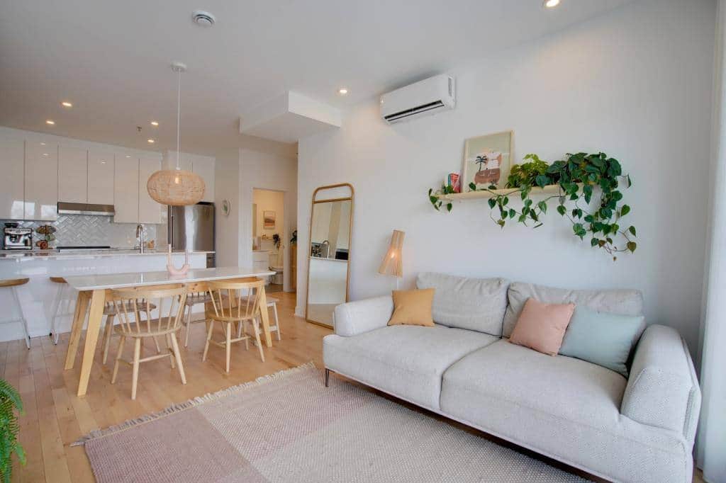 Un condo «Scandi Boho» à vendre pour 444 000$