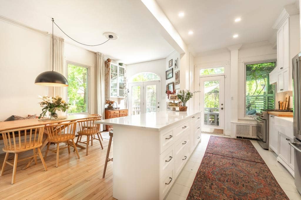 Une maison jumelée centenaire à vendre pour 1.1M$