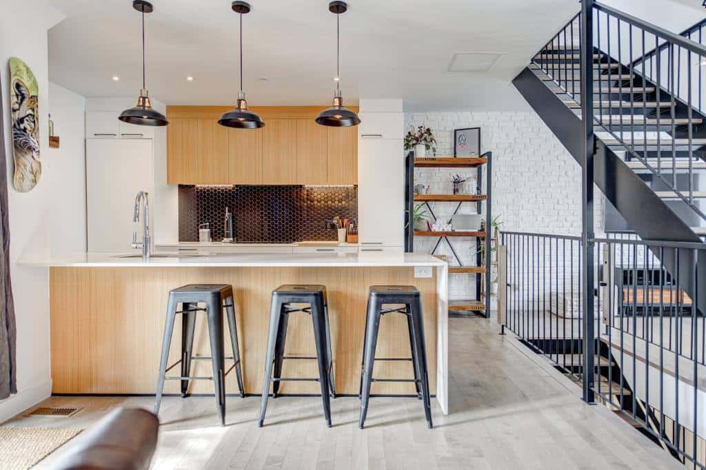 Une maison avec terrasse sur le toit pour 849 000$