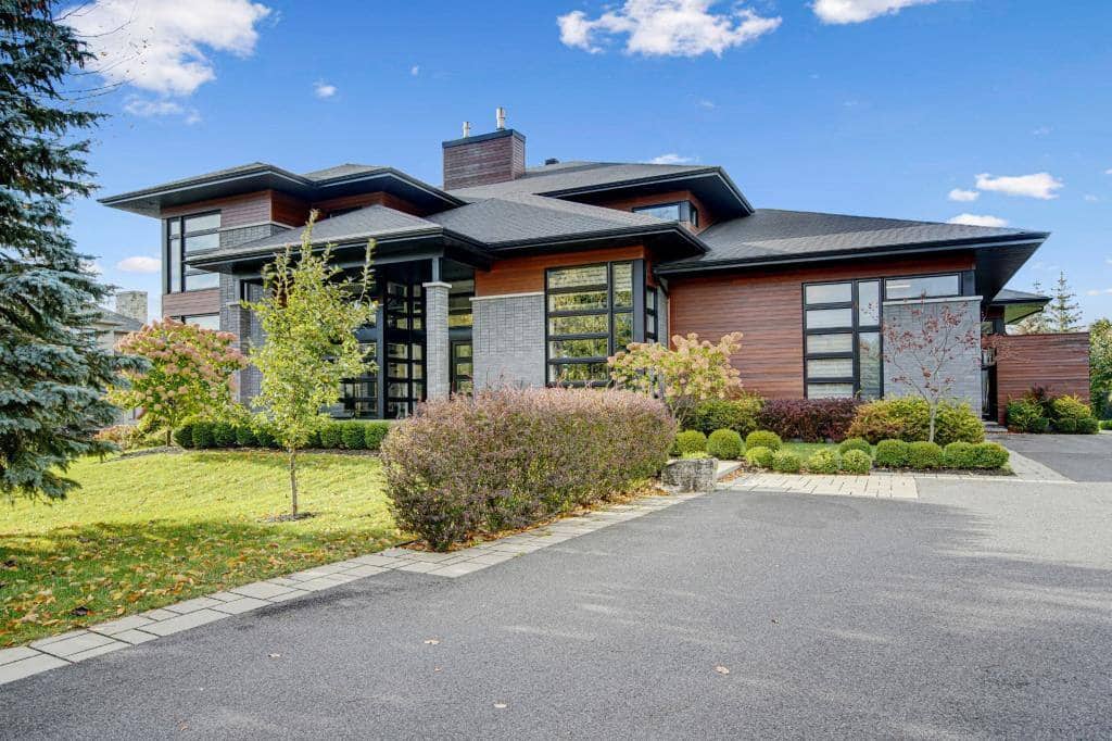 Une immense maison très «glamour» avec cinéma maison, à vendre pour 4