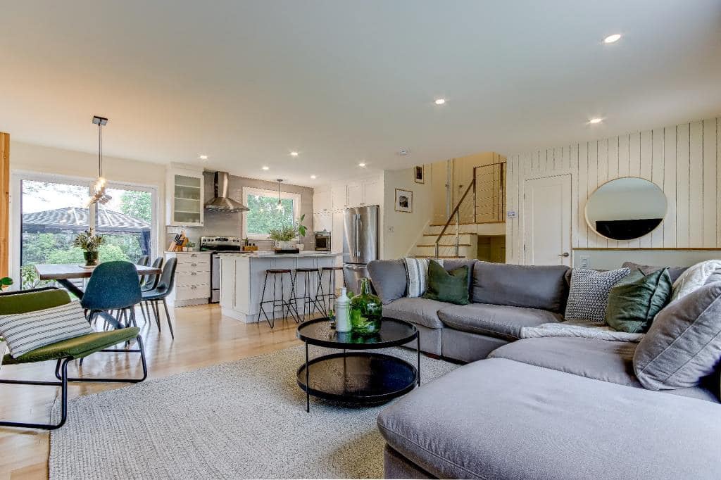 Une maison «farmhouse» moderne pour 739 000$ 