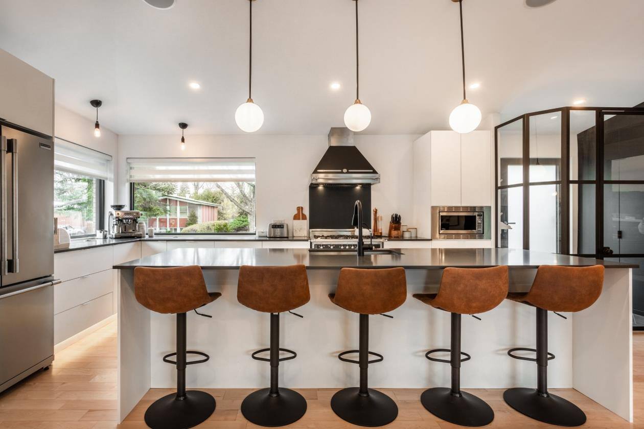 Un bungalow rénové à vendre pour 1 080 000$