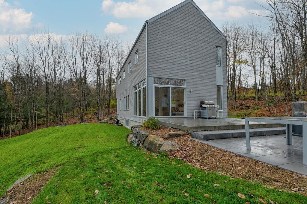 Une Maison D Inspiration Scandinave Nichee Dans La Montagne De Sutton A Vendre Pour 9 000 Silo 57