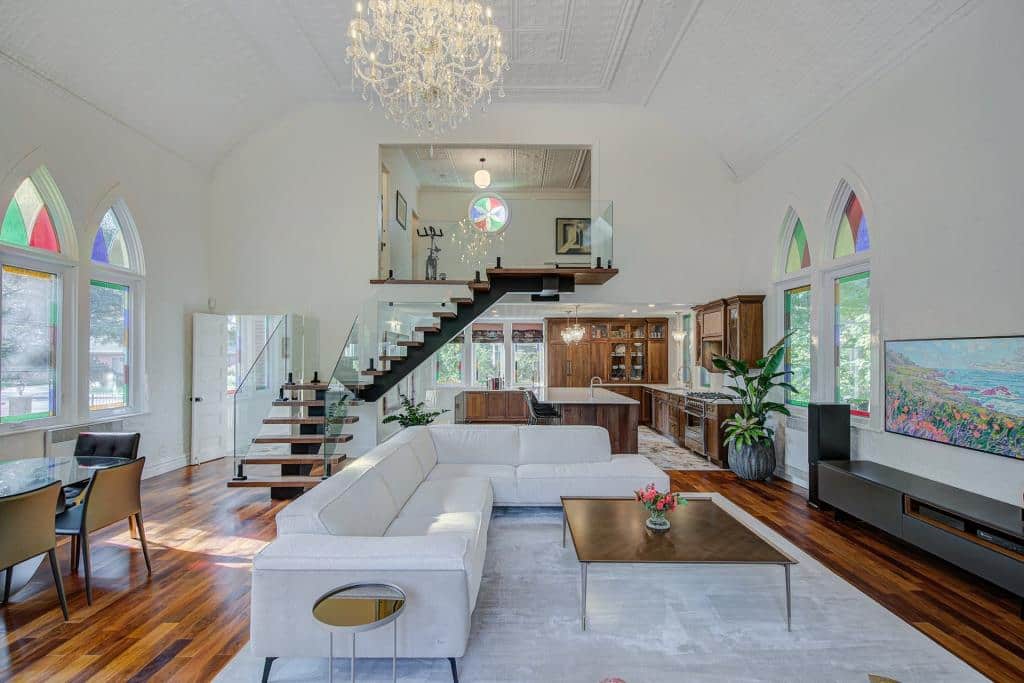 Une église transformée en maison pour 2.1M$