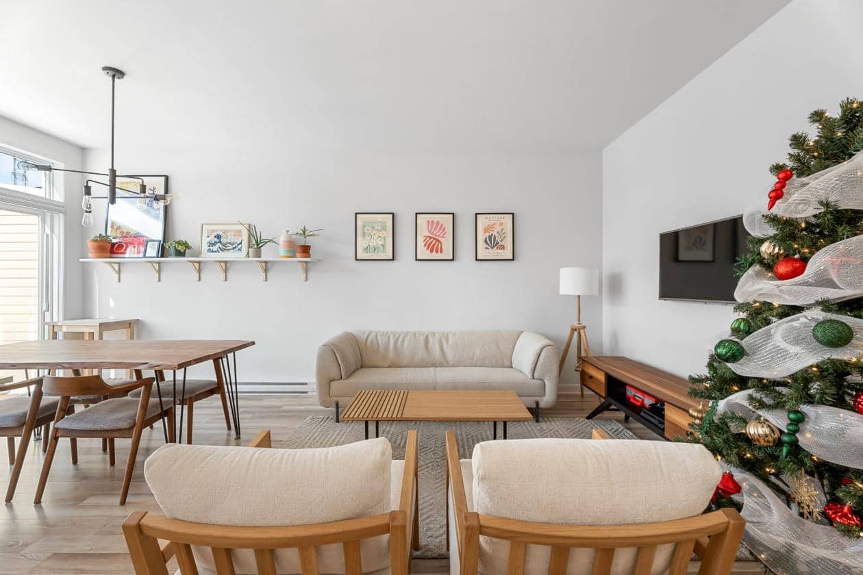 Une maison joliment décorée à vendre à Mirabel