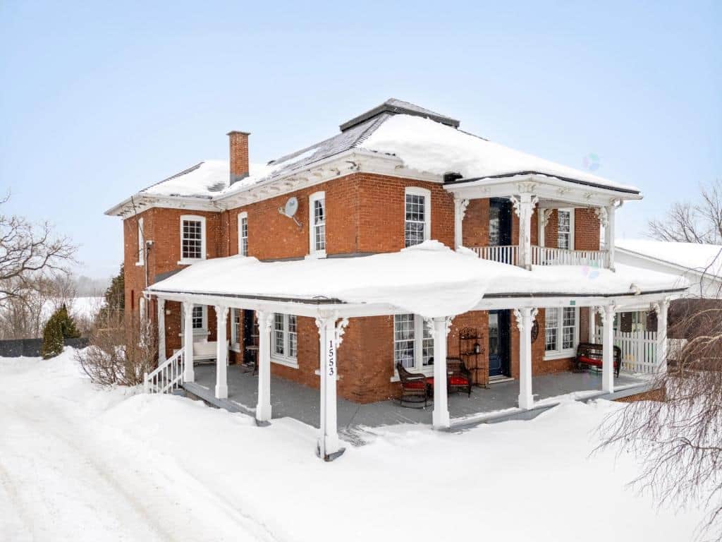 Une charmante maison centenaire à vendre pour 449K