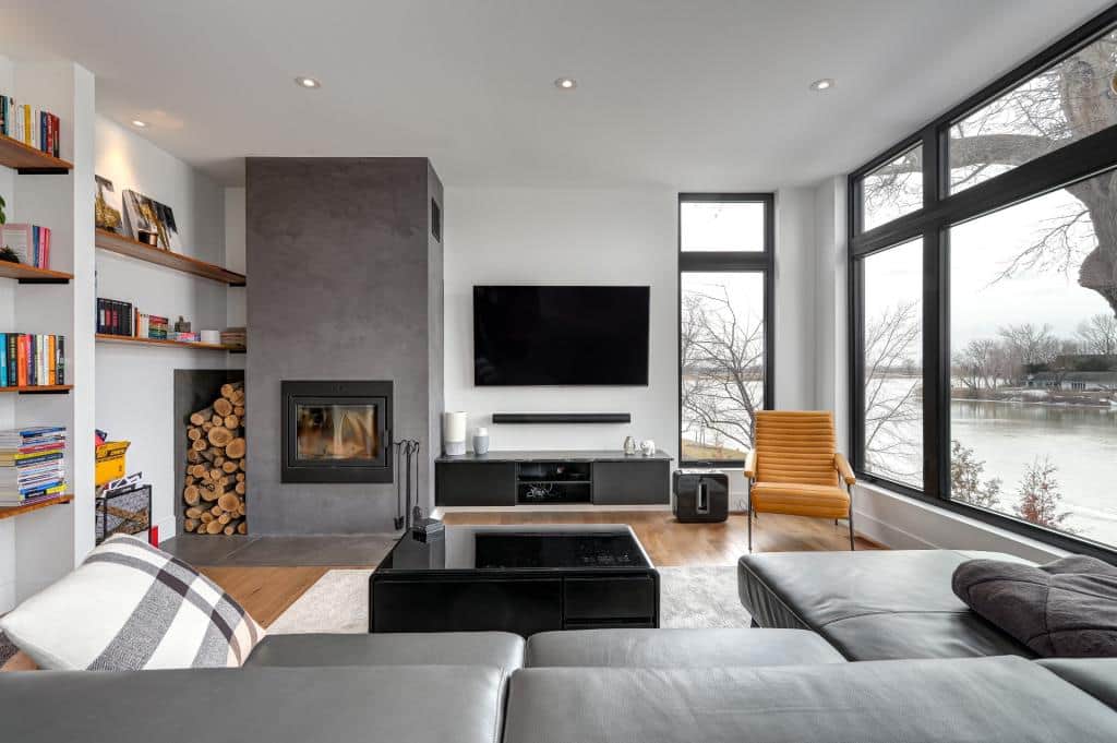 Une maison sur le bord d’une rivière à 999 999$ 