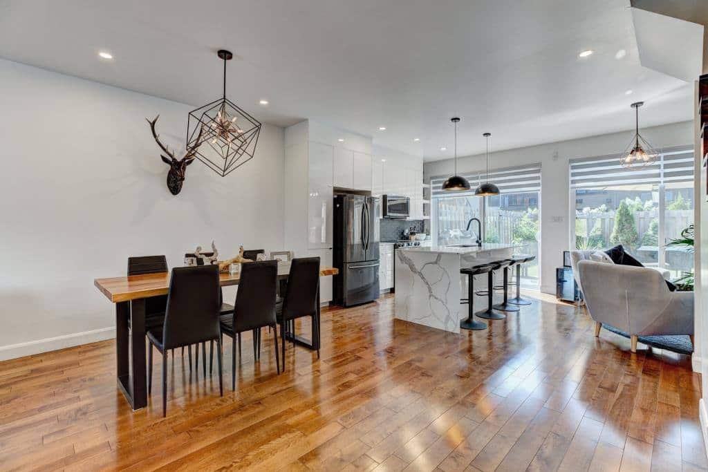 Une jolie maison en rangée moderne pour 1 050 000$