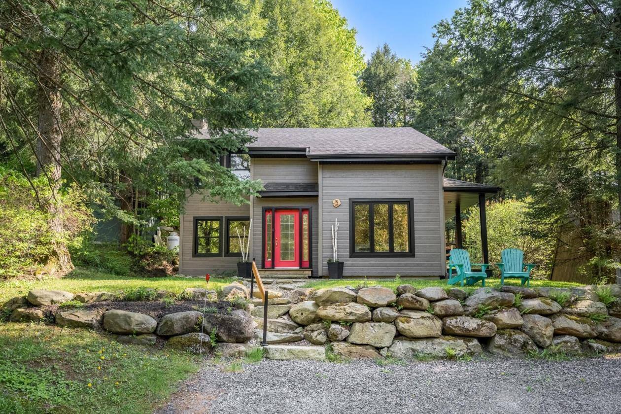 Une PARFAITE maison de campagne avec un accès à un lac à vendre à