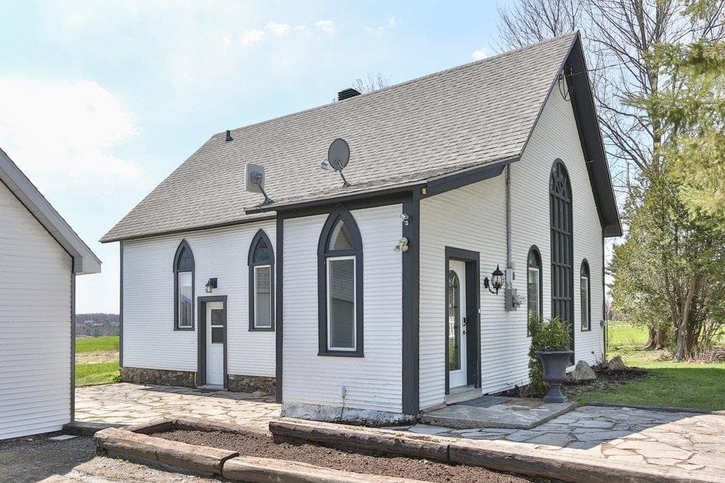 Une église de campagne rénovée à 695 000$ 