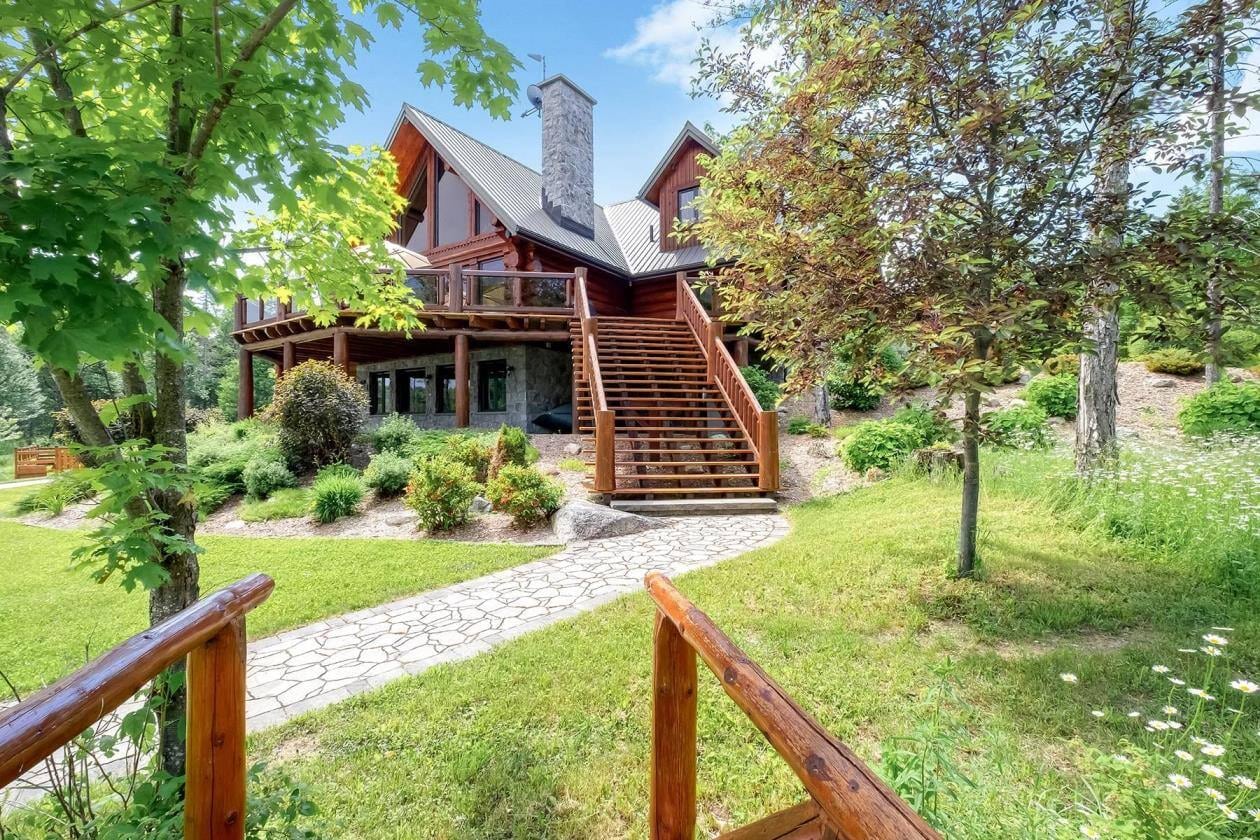 Une spectaculaire maison «country chic» avec lac privé et plage à