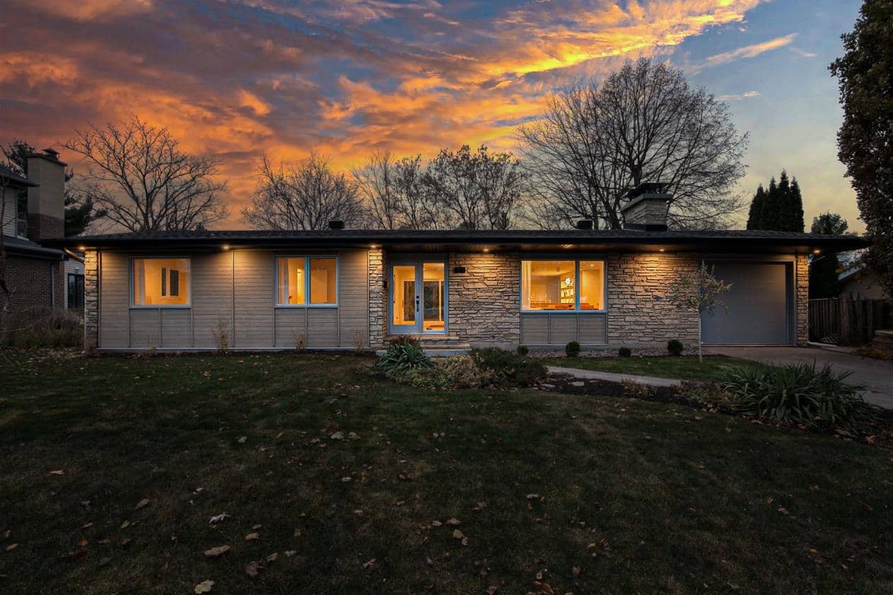 Un bungalow Mid Century à 1 399 000$