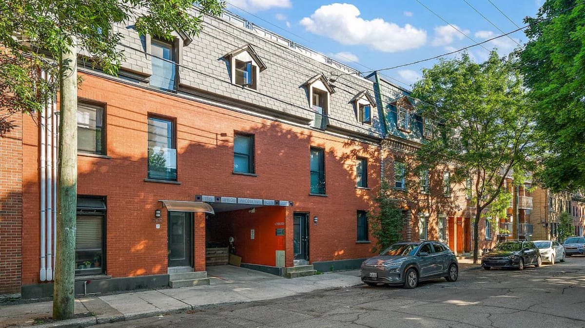 Un Impressionnant Condo Avec Une Cour Interieure A Vendre Dans Pointe Saint Charles Pour 3 000 Silo 57 Un Impressionnant Condo Avec Une Cour Interieure A Vendre Dans Pointe Saint Charles Pour 3 000 Silo 57