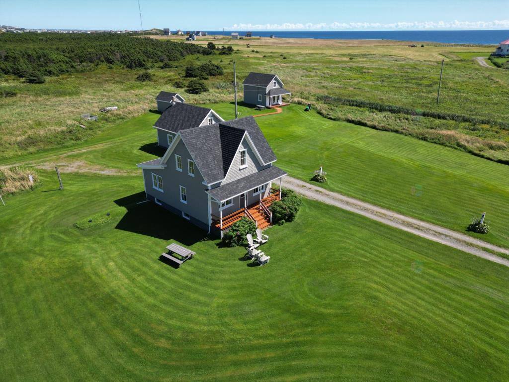 Une maison centenaire face à la mer à vendre