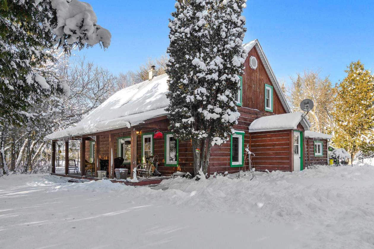 Une maison de campagne à vendre pour 399 000$